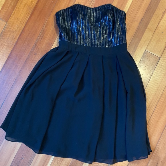 Dresses & Skirts - Black dress